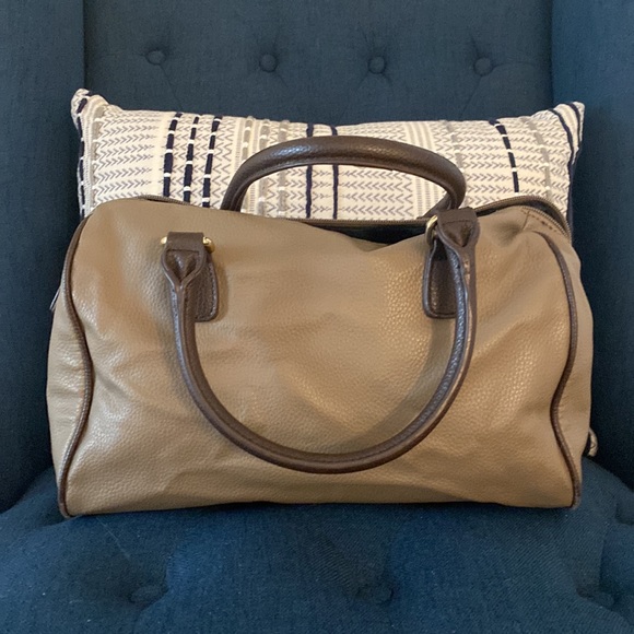 Tommy Hilfiger handbag - Picture 3 of 3